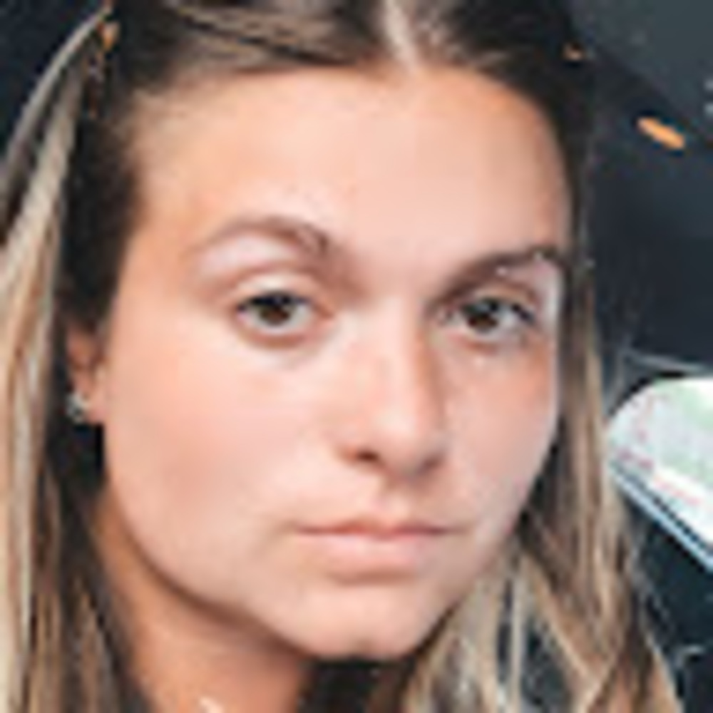 Meet your Posher, Courtney